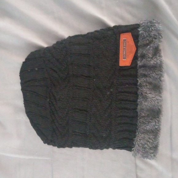 Matching fleece hat and neck warmer - Picture 3 of 4